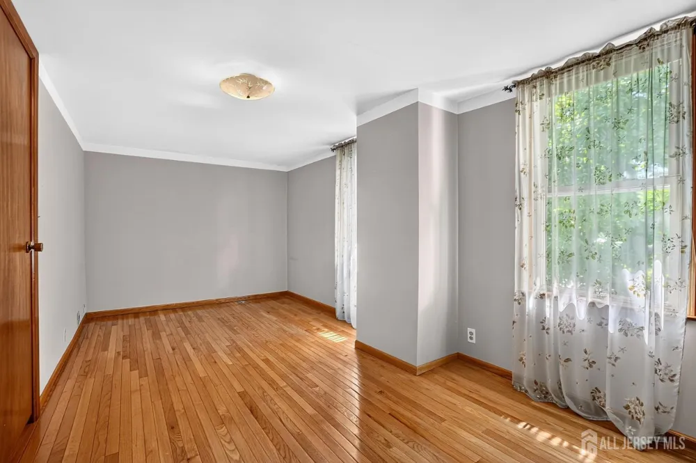 33 Burnet Street Avenel, NJ 07001