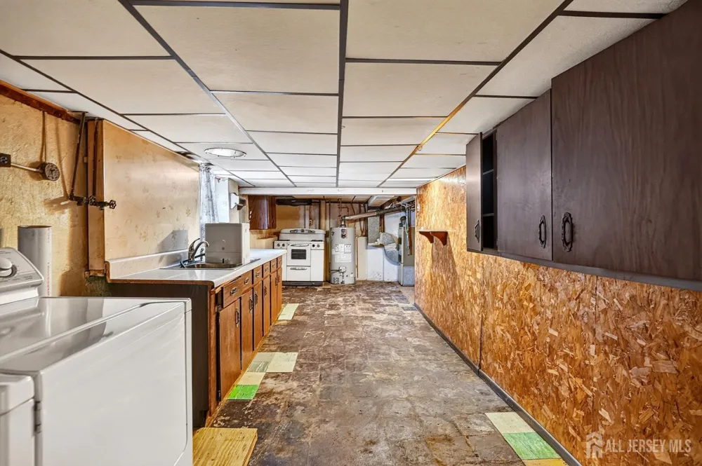 33 Burnet Street Avenel, NJ 07001