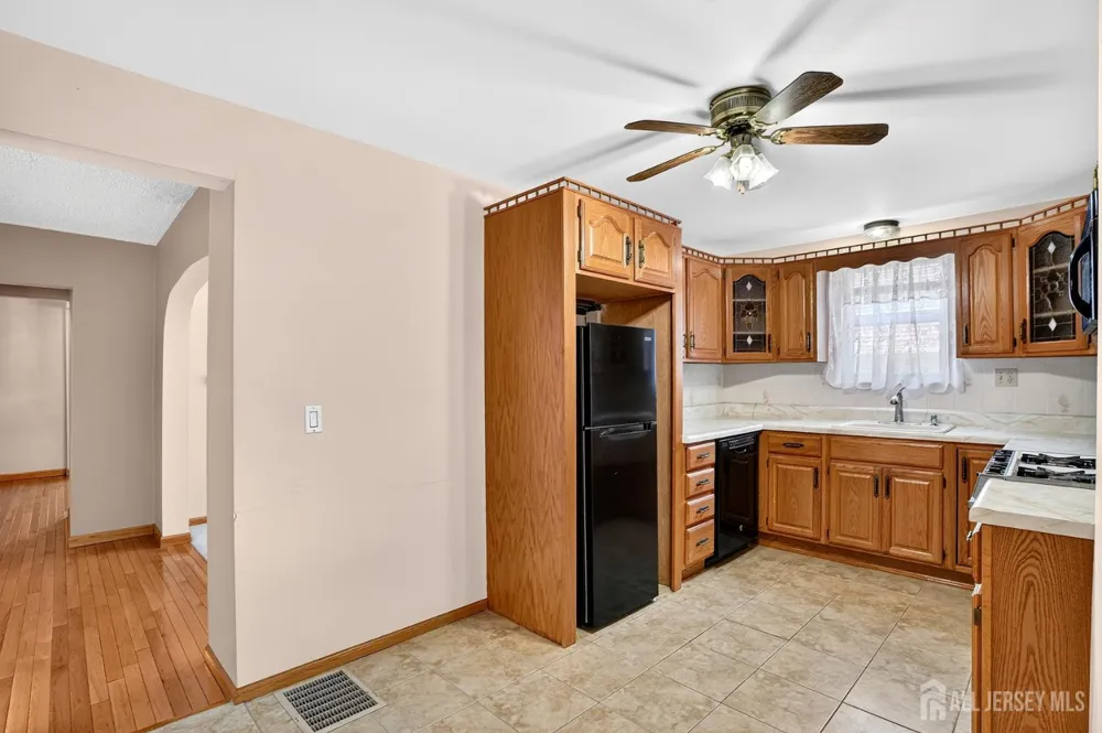 33 Burnet Street Avenel, NJ 07001