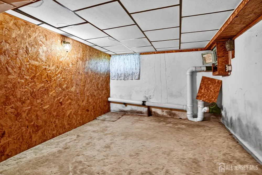 33 Burnet Street Avenel, NJ 07001