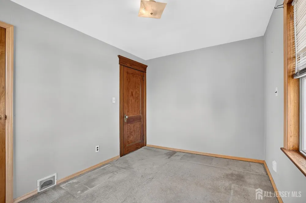 33 Burnet Street Avenel, NJ 07001