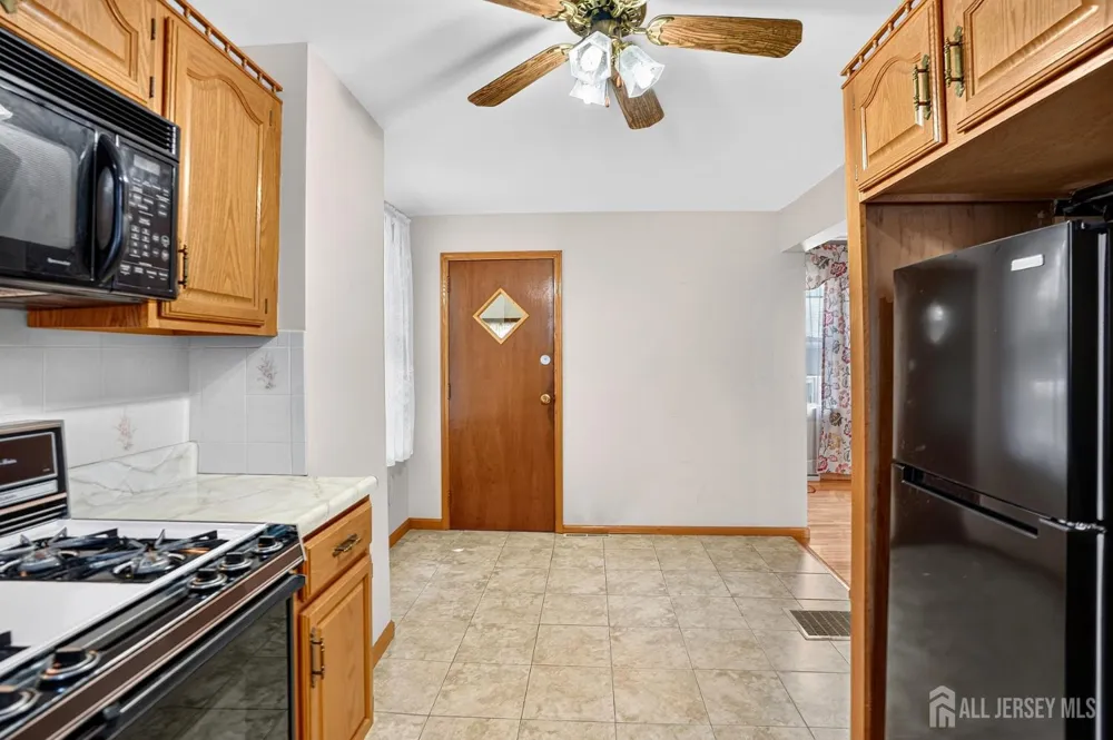 33 Burnet Street Avenel, NJ 07001