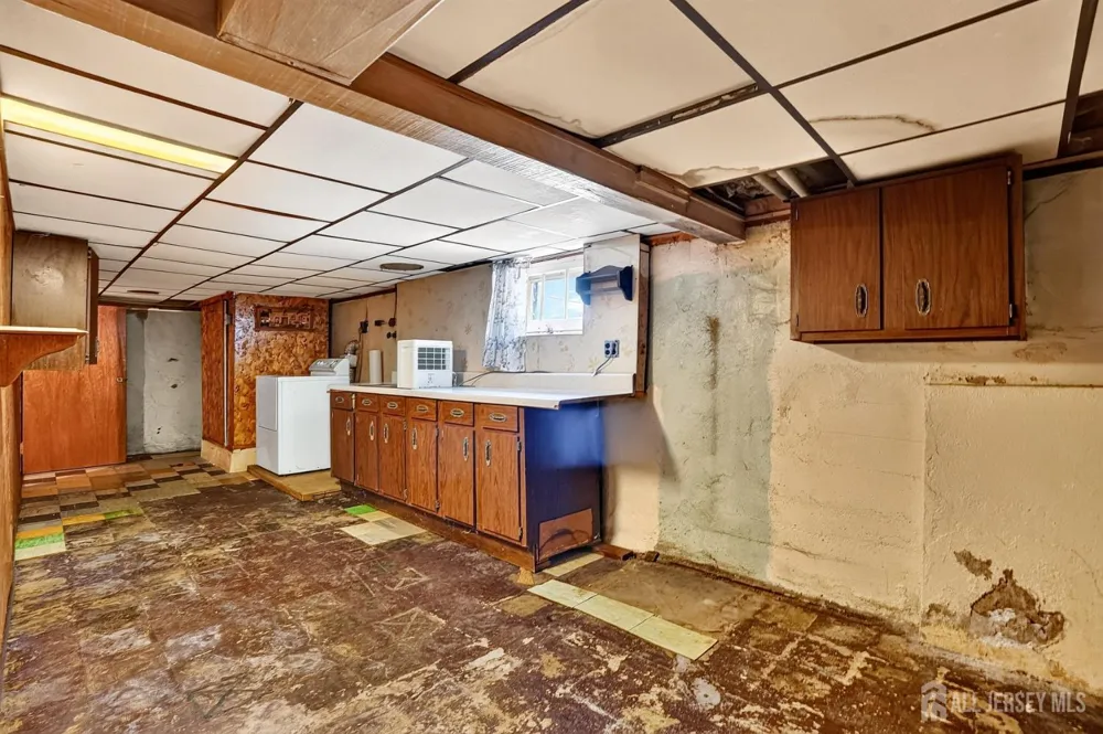 33 Burnet Street Avenel, NJ 07001