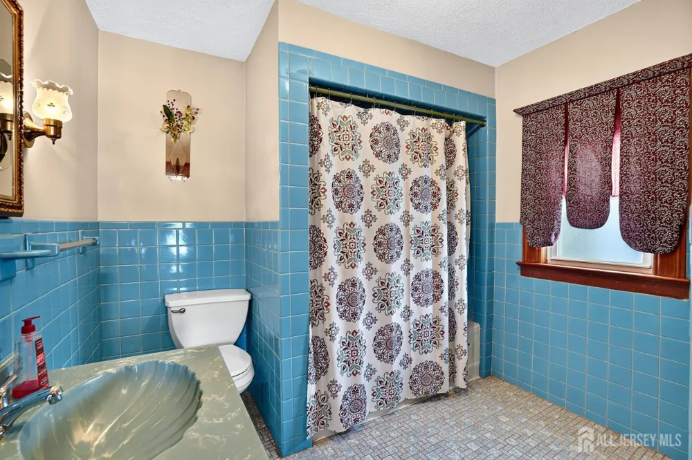 33 Burnet Street Avenel, NJ 07001