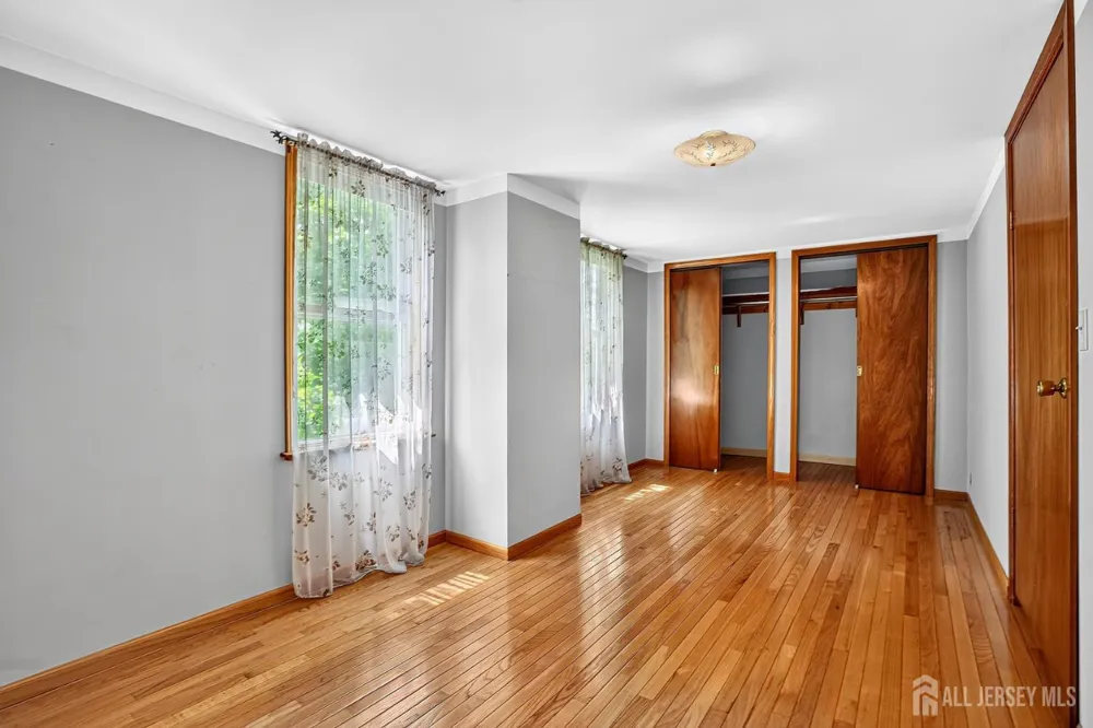 33 Burnet Street Avenel, NJ 07001