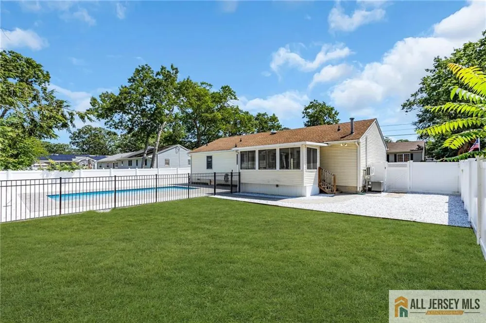 520 Beach Avenue Beachwood, NJ 08722