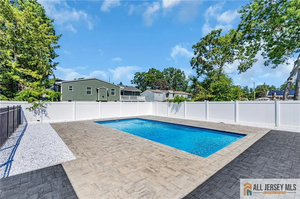 520 Beach Avenue Beachwood, NJ 08722