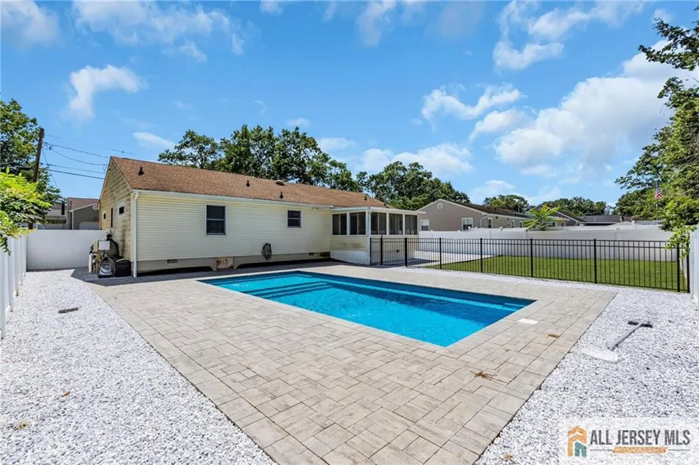 520 Beach Avenue Beachwood, NJ 08722