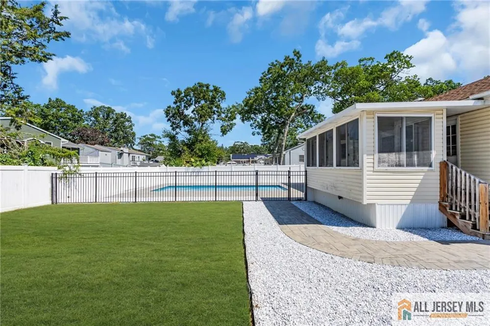 520 Beach Avenue Beachwood, NJ 08722