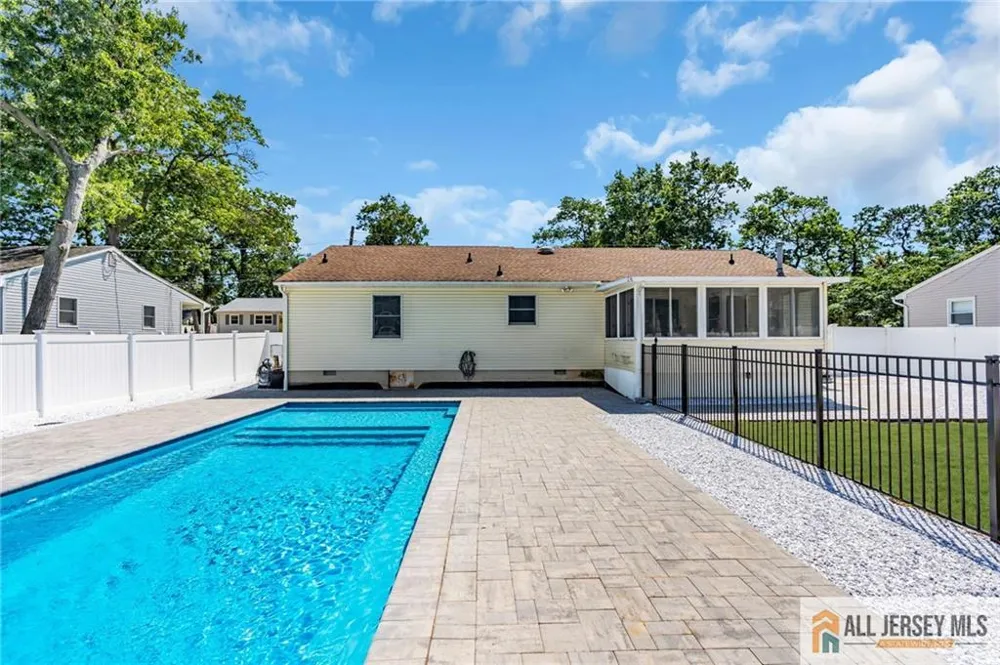 520 Beach Avenue Beachwood, NJ 08722