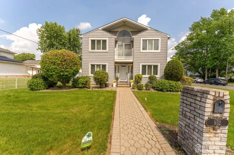 932 Beatrice Parkway