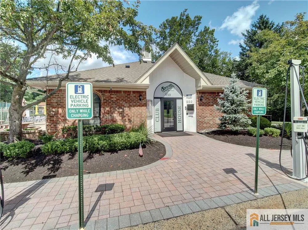 81 Canterbury Court Piscataway, NJ 08854