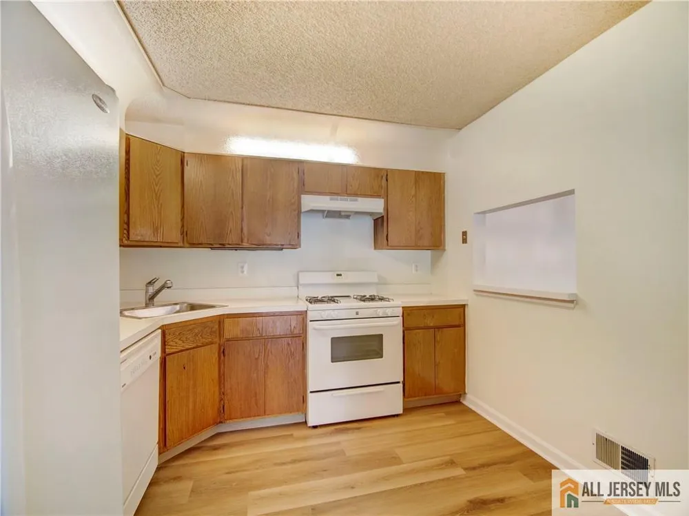 81 Canterbury Court Piscataway, NJ 08854