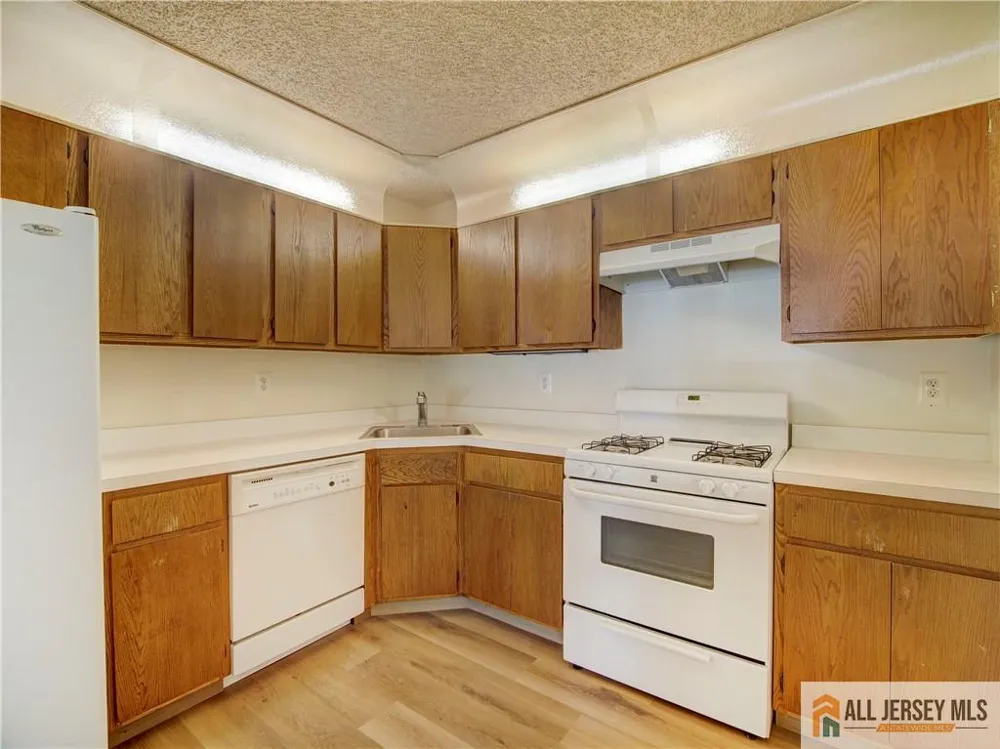 81 Canterbury Court Piscataway, NJ 08854