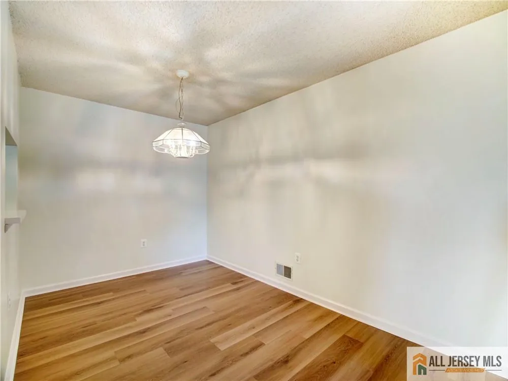 81 Canterbury Court Piscataway, NJ 08854