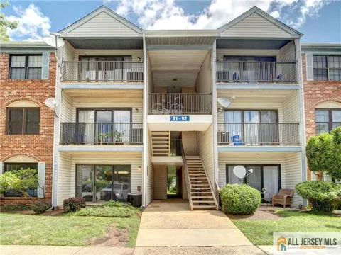 81 Canterbury Court