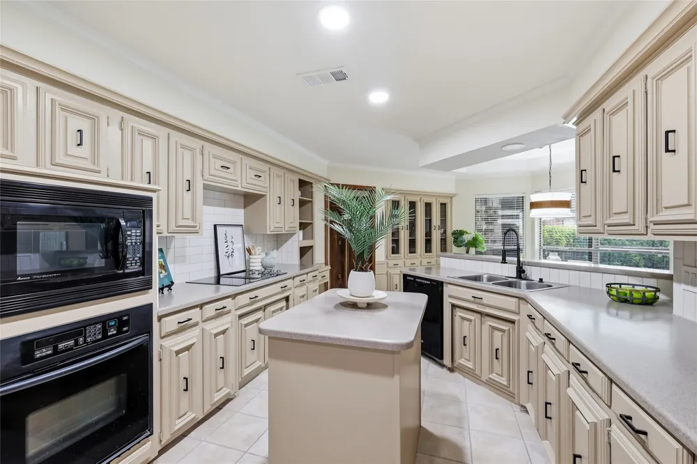 1912 Deerfield Drive Plano, TX 75023