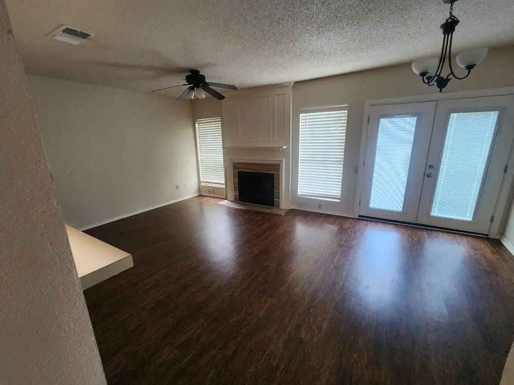 1503 Maybrook Court Arlington, TX 76014