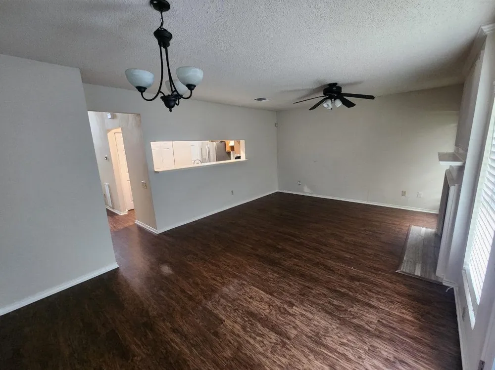 1503 Maybrook Court Arlington, TX 76014