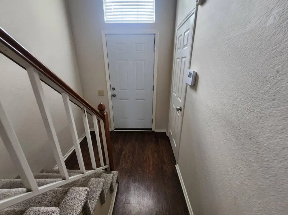 1503 Maybrook Court Arlington, TX 76014