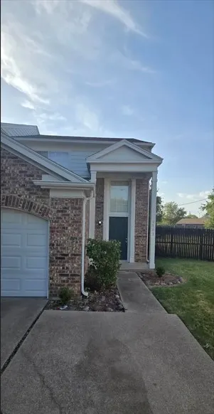 1503 Maybrook Court Arlington, TX 76014