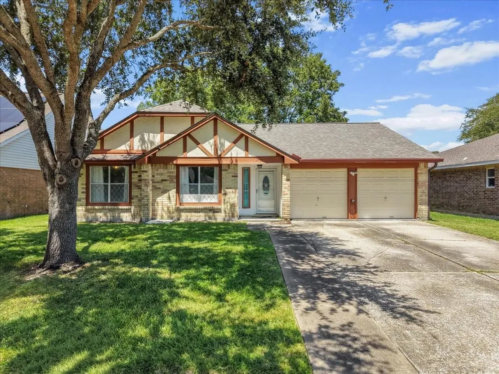 2790 Pinewood Drive League City, TX 77573