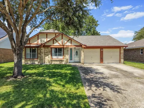 2790 Pinewood Drive