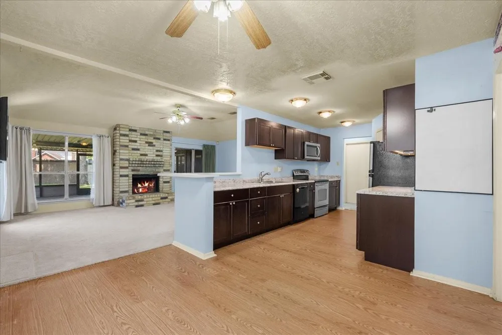 2790 Pinewood Drive League City, TX 77573