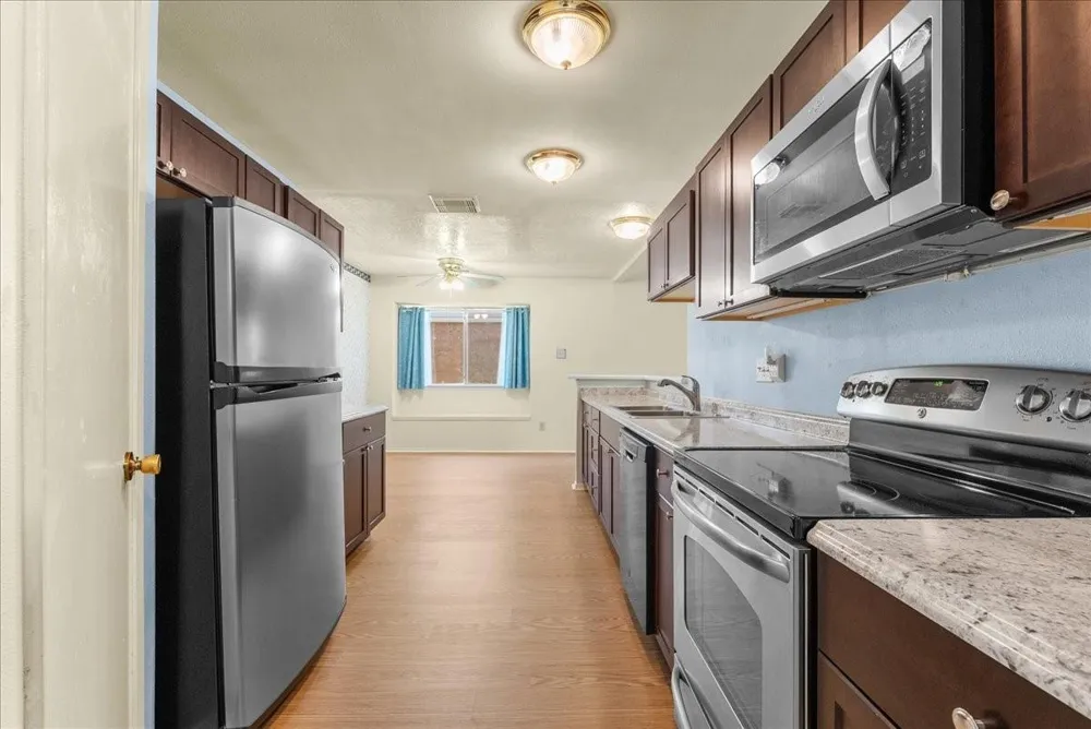 2790 Pinewood Drive League City, TX 77573
