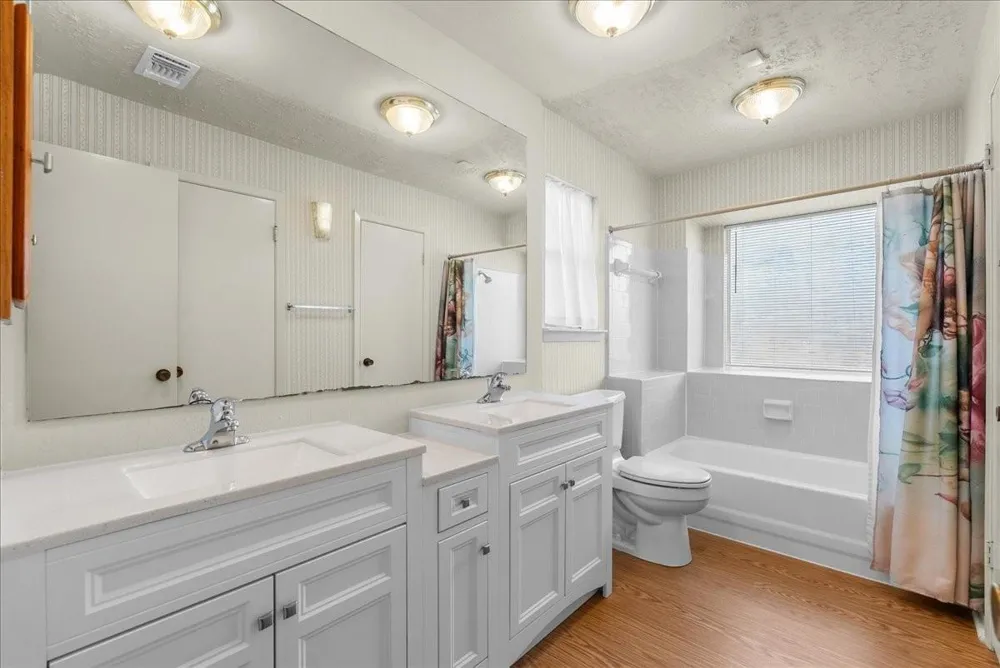 2790 Pinewood Drive League City, TX 77573