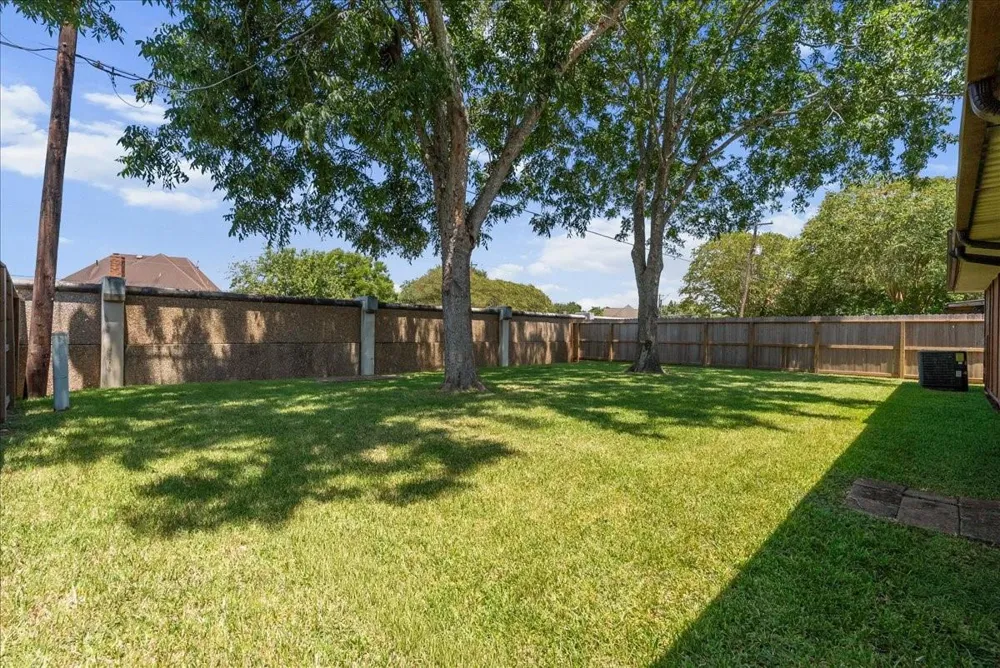 2790 Pinewood Drive League City, TX 77573