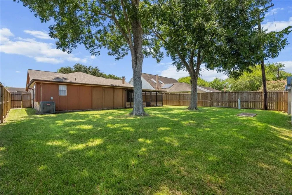 2790 Pinewood Drive League City, TX 77573