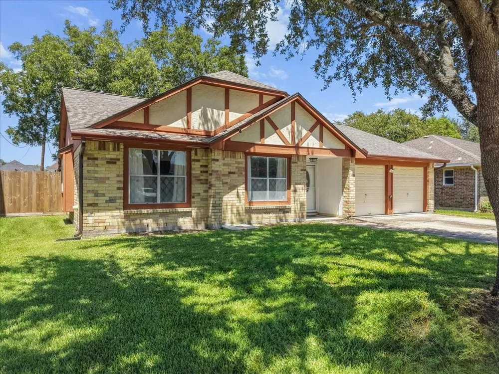 2790 Pinewood Drive League City, TX 77573