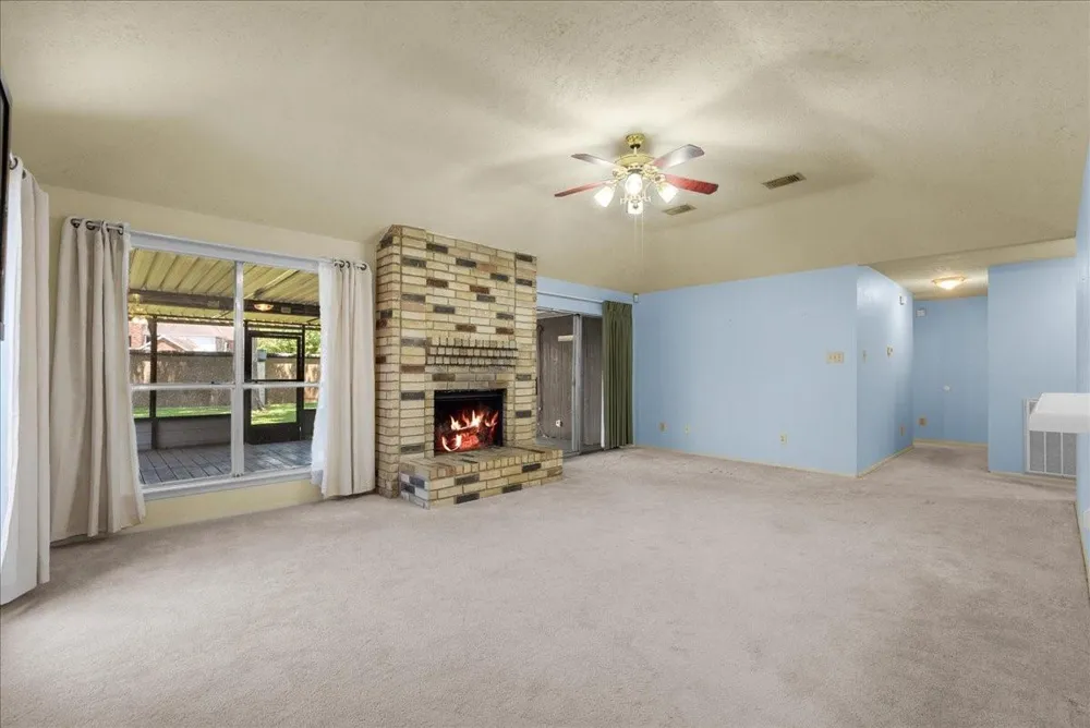 2790 Pinewood Drive League City, TX 77573
