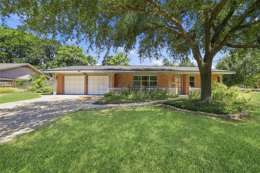 10402 Shadow Wood Drive Houston, TX 77043
