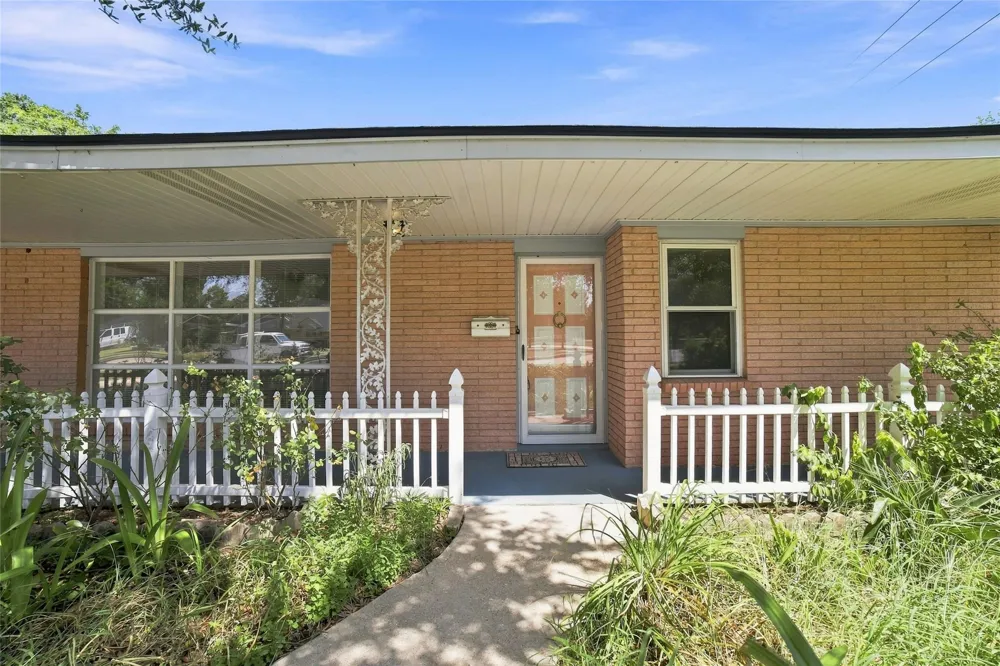 10402 Shadow Wood Drive Houston, TX 77043