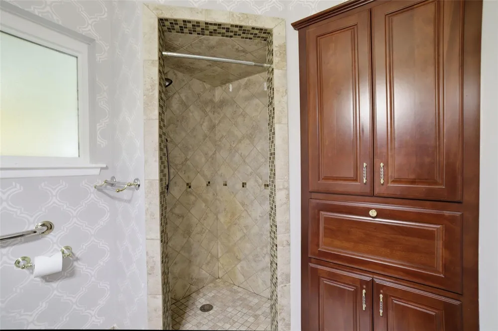10402 Shadow Wood Drive Houston, TX 77043