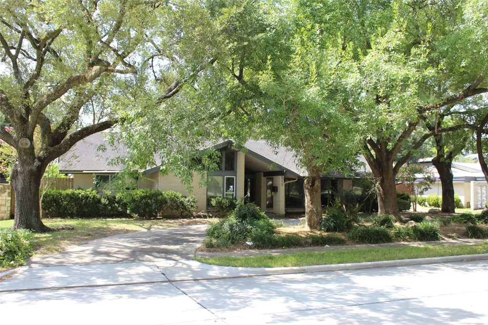 5215 S Braeswood Boulevard Houston, TX 77096