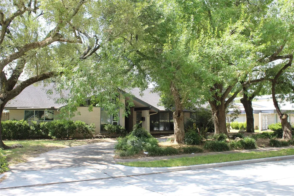 5215 S Braeswood Boulevard Houston, TX 77096