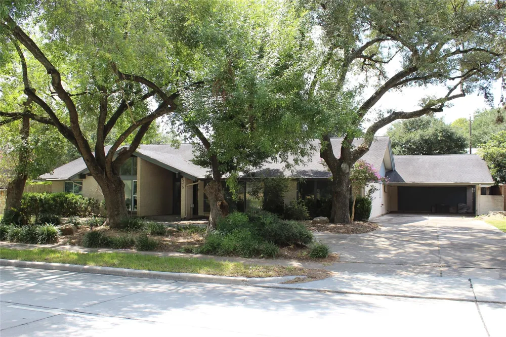 5215 S Braeswood Boulevard Houston, TX 77096
