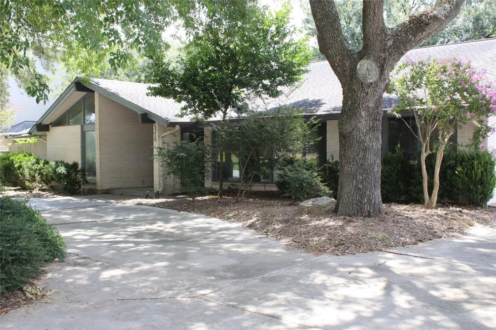 5215 S Braeswood Boulevard Houston, TX 77096