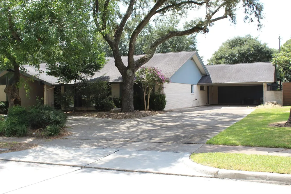 5215 S Braeswood Boulevard Houston, TX 77096