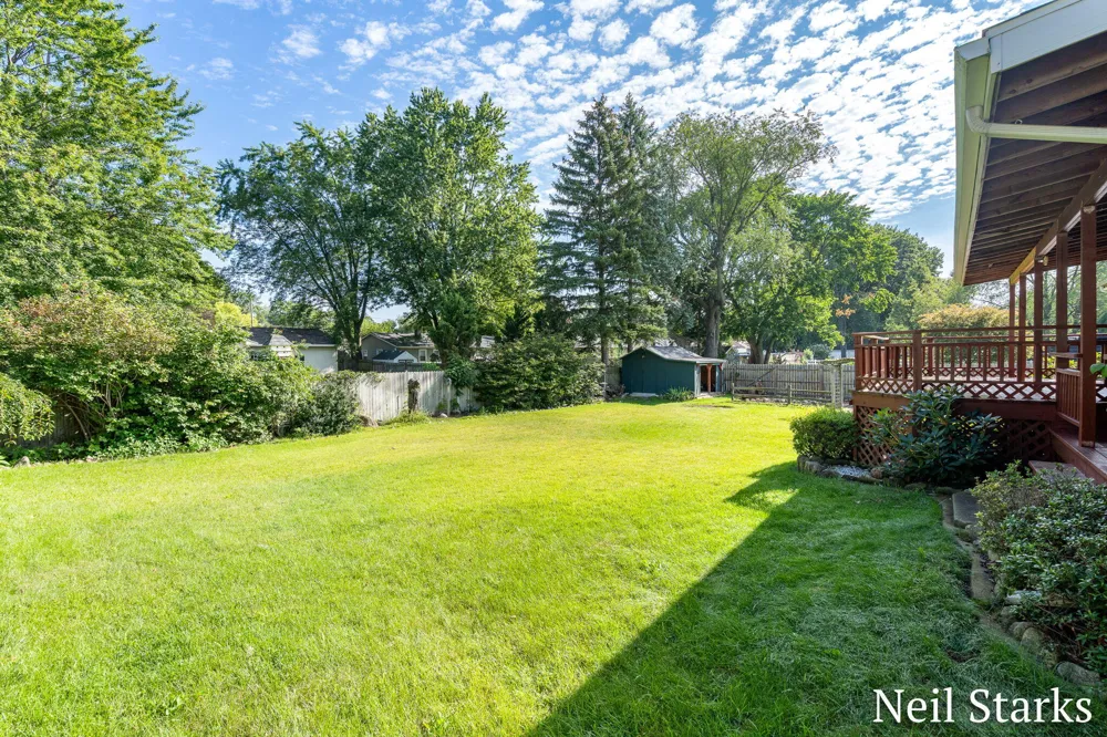 1633 Woodview Street Jenison, MI 49428