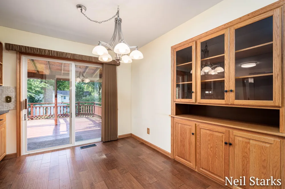 1633 Woodview Street Jenison, MI 49428