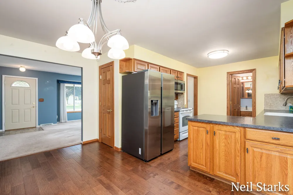 1633 Woodview Street Jenison, MI 49428