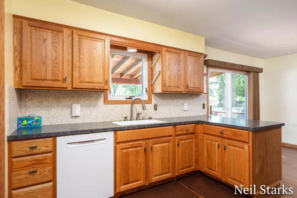 1633 Woodview Street Jenison, MI 49428