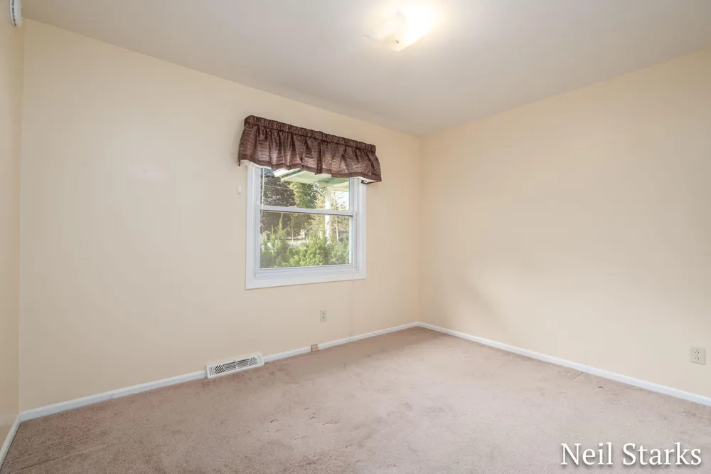 1633 Woodview Street Jenison, MI 49428