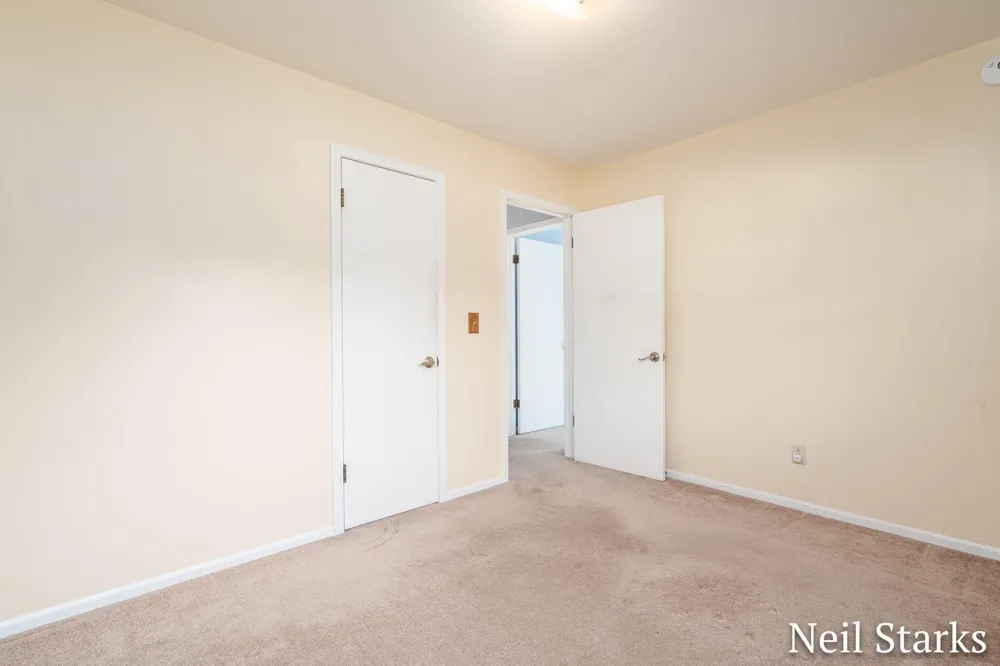 1633 Woodview Street Jenison, MI 49428