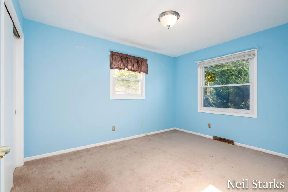 1633 Woodview Street Jenison, MI 49428