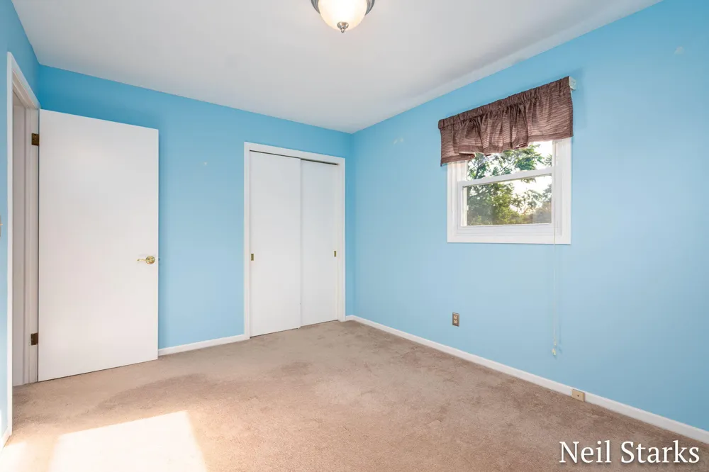 1633 Woodview Street Jenison, MI 49428
